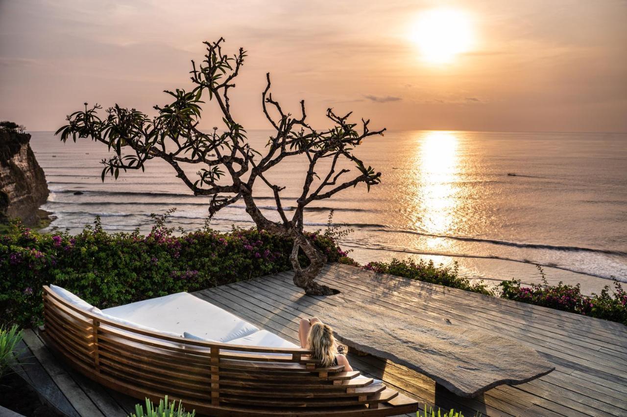 The Istana Uluwatu Екстериор снимка