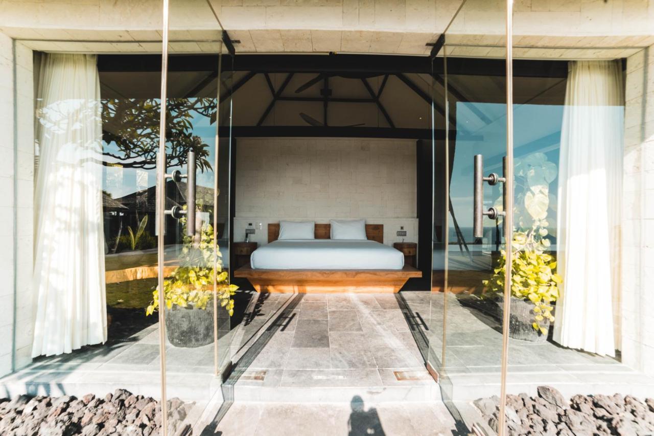 The Istana Uluwatu Екстериор снимка