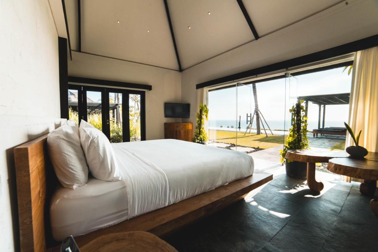 The Istana Uluwatu Екстериор снимка