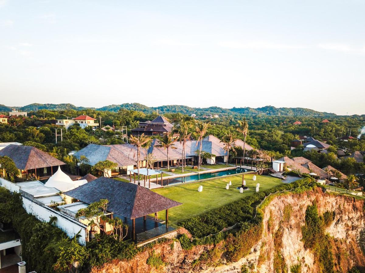 The Istana Uluwatu Екстериор снимка