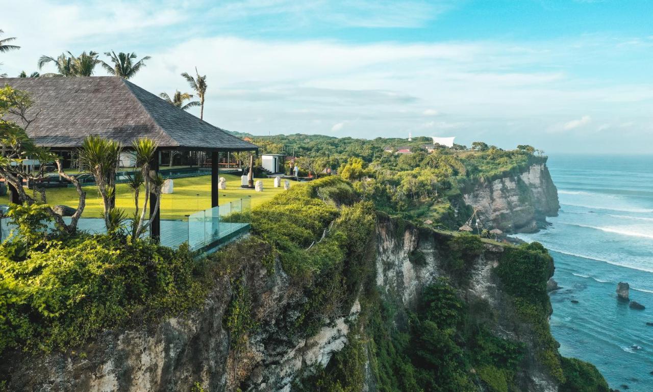The Istana Uluwatu Екстериор снимка
